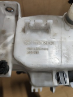 mazda CX5 II 2 бачок омывателя жидкости комплектный KD3567480