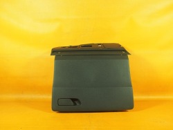 Audi Q2 81A 32KM англия бардачок пассажира 81c857035a