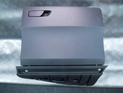 бардачок пассажира 81B857035 Audi Q2 81A