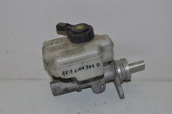 Audi OE 8K0611301A бачок насос