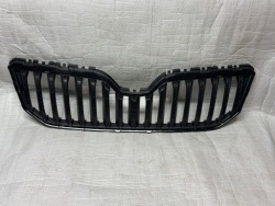 решетка радиатора SKODA YETI 12-17r. 5L0853668A