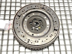 двухмассовый маховик renault MEGANE IV 1.3 140KM 123101804R
