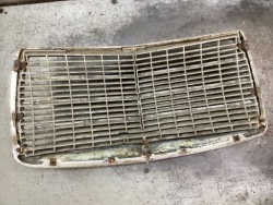 решетка радиатора передний mercedes-benz W123