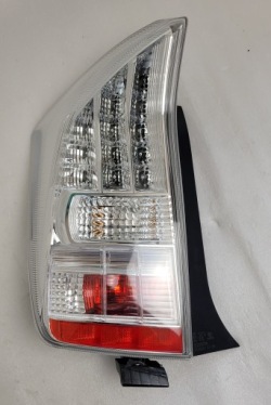 фонарь левый led TOYOTA PRIUS III XW30 2009-