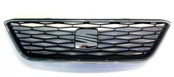 решетка радиатора перед seat IBIZA состояние ASO оригинал.