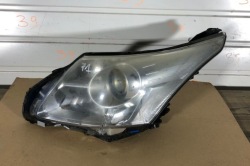 TOYOTA AVENSIS T270 2009-2012 фара левая галогенная