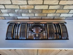 решетка радиатора TOYOTA LAND CRUISER 150 рестайлинг 53111-60C10