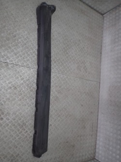 MASERATI LEVANTE молдинг порога накладка правая RH 670040336 N39