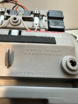 TOYOTA Avalon XX20 --- бардачок на 63650-ac020