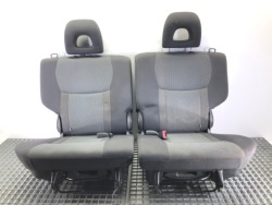 диван второй TOYOTA 4 II хэтчбек 00-05 кресло центральная