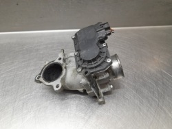 mazda 2.2 ДРОССЕЛЬНАЯ ЗАСЛОНКА R2AA 136B0