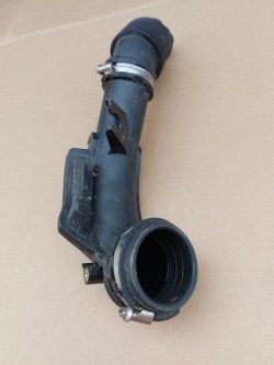 renault CAPTUR CLIO V DUSTER II SANDERO труба патрубок Воздух 111393PS oe