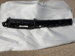 панель решетки потока воздуха Audi OE 8W1820902D