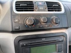 кнопка (выключатель) стеклоподъемника пассажирской двери водители SKODA ROOMSTER 2009 год