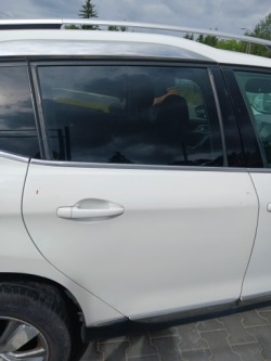 дверь правая задняя peugeot 2008 2014 год