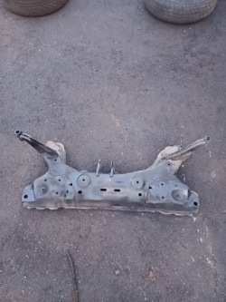 балка передняя mazda 2 2009 год 1.3