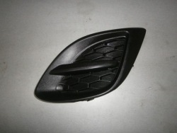 mazda oe DR62-50C21 решетка , бампер