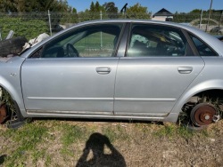Audi A4B6 седан дверь передняя левая Комплектная 2006R