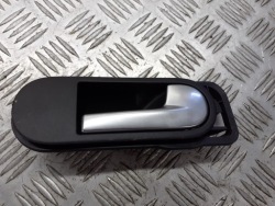 ручка двери правая передняя внутренняя vw Golf V PLUS 5M0837198