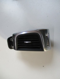 впуск воздухозаборник жалюзи jaguar E PACE J9C3-018B08-A