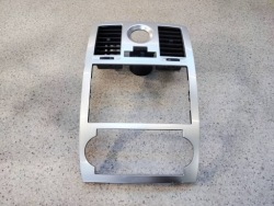 рамка радио решетки потока воздуха средняя часть CHRYSLER 300C универсал