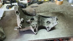Audi A4 B6 2.0 Alt - генератора 06D903143C