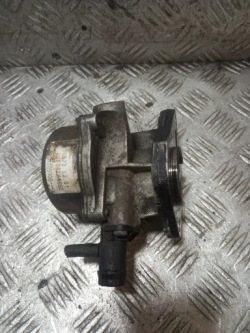 насос вакум Dacia LOGAN 8201005306