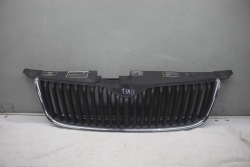 решетка радиатора SKODA YETI 5L0853668