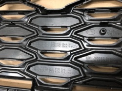 решетка радиатора Q3 83A 83F853651 Audi