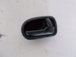 mazda 323F BA ручка двери внутренняя зад