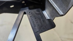 mercedes-benz кронштейн ремня с спереди A2536210700