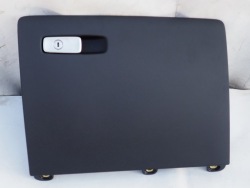 бардачок консоли пассажира Audi OE 8U1857035