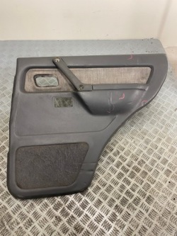 дверные карты задний правый mitsubishi Pajero II 5D классический MR749088