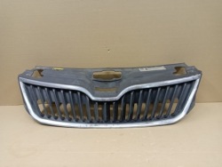 решетка радиатора SKODA RAPID 5JA 12-