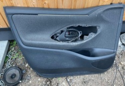 TOYOTA YARIS IV обивка Двери левая передняя