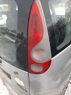 задний левый фонарь TOYOTA YARIS VERSO 2000 год