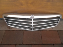MERCEDES C- класс W204 W-204---решетка радиатора