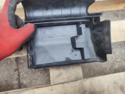 защита крышка коробки предохранителей vw JETTA 5C VI 1.6 tdi 5C0937132A