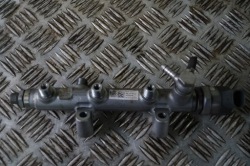 Audi OE 059130090CA топливная рейка