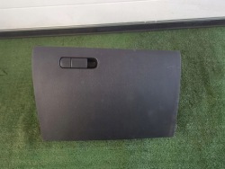 бардачок пассажира mazda и KD4564161