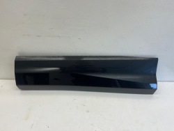 молдинг на Двери левый зад Audi Q3 83A853969