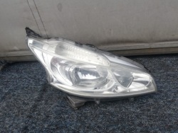 peugeot 208 12-15 правая фара оригинальная