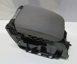 vw Golf V 08R подлокотник 1K5864251