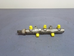 Audi OE 059130089CS топливная рейка