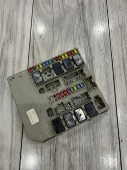 модуль блок предохранителей renault CLIO III MODUS 674660B