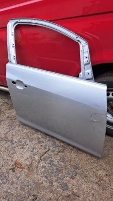 opel Astra J дверь правая перед передняя Z176