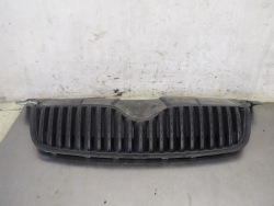 SKODA oe 5J0853668 решетка радиатора бампера
