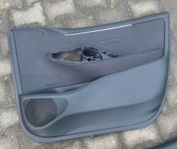 TOYOTA YARIS IV обивка правая передняя