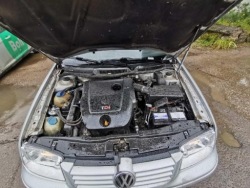 volkswagen Bora петля передних Двери - Передний 2001 1.9л