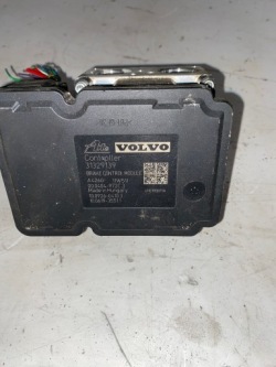 насос abs 31329139 volvo Xc60